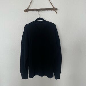Men’s black v neck sweater